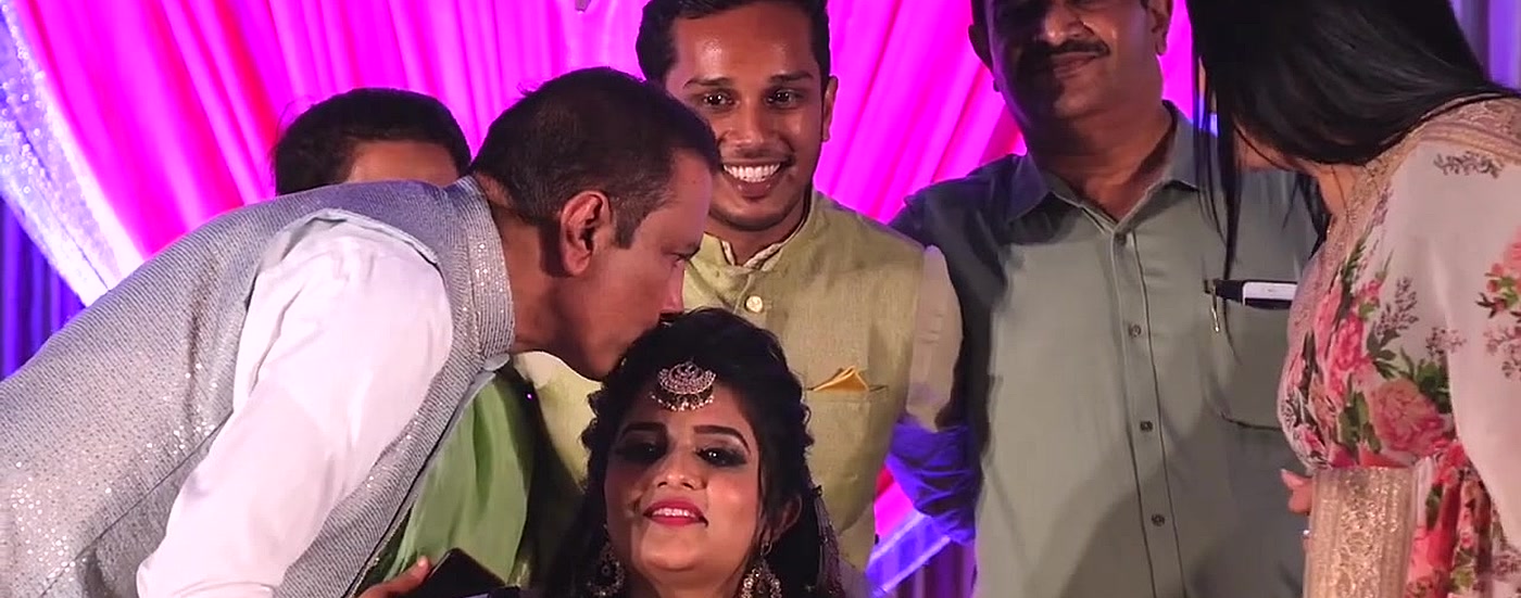 Mehendi family moment