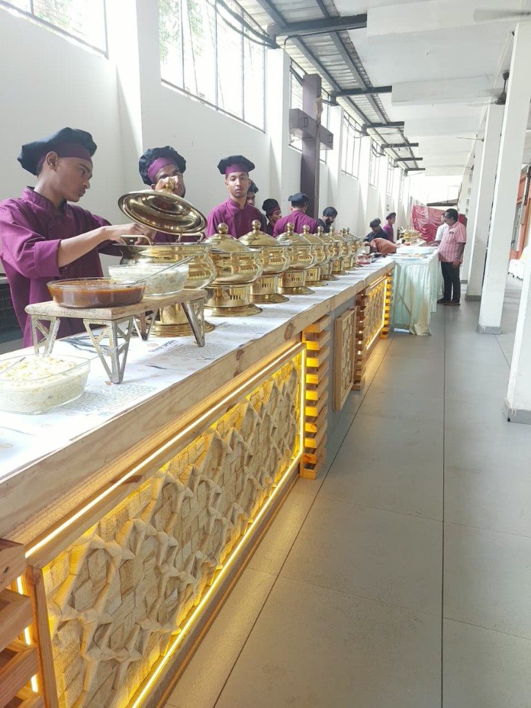 Gold buffet service setup